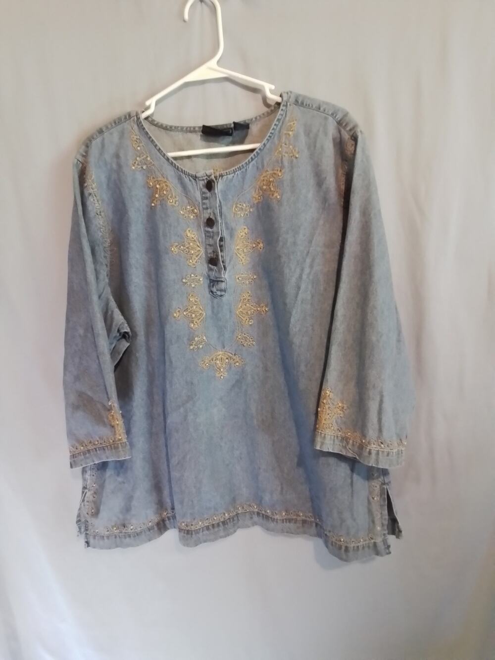 Jane Ashley Woman Boho Top